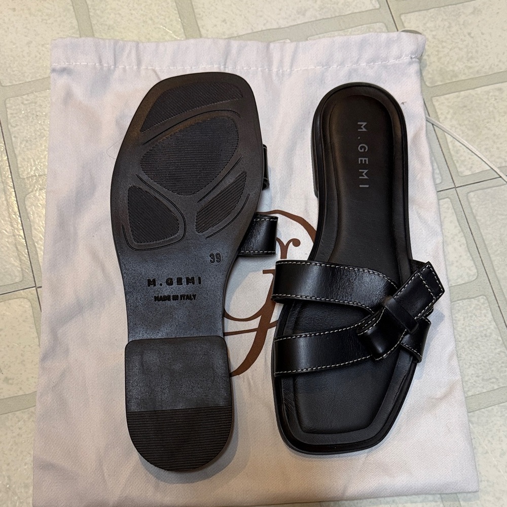M. Gemi Black Slide Sandals NWOT